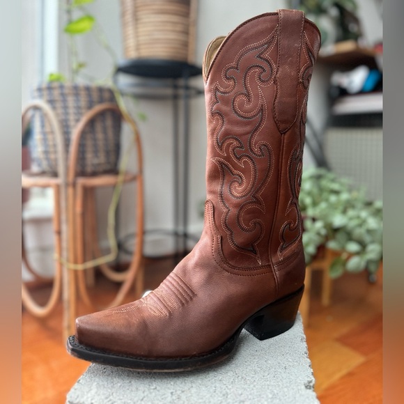 Cavender's leather snip toe boots, brown with light blue embroidery, Size 5 - Picture 2 of 10